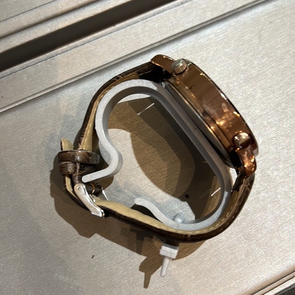 Pre owned decent condition JF Watch cheap work Watch - Picture 3 of 3